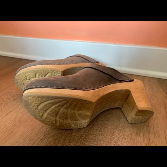 No. 6 Clogs - Picture 3 of 5